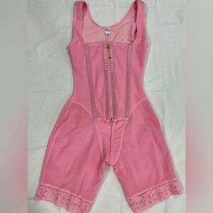 Pink Hourglass faja.